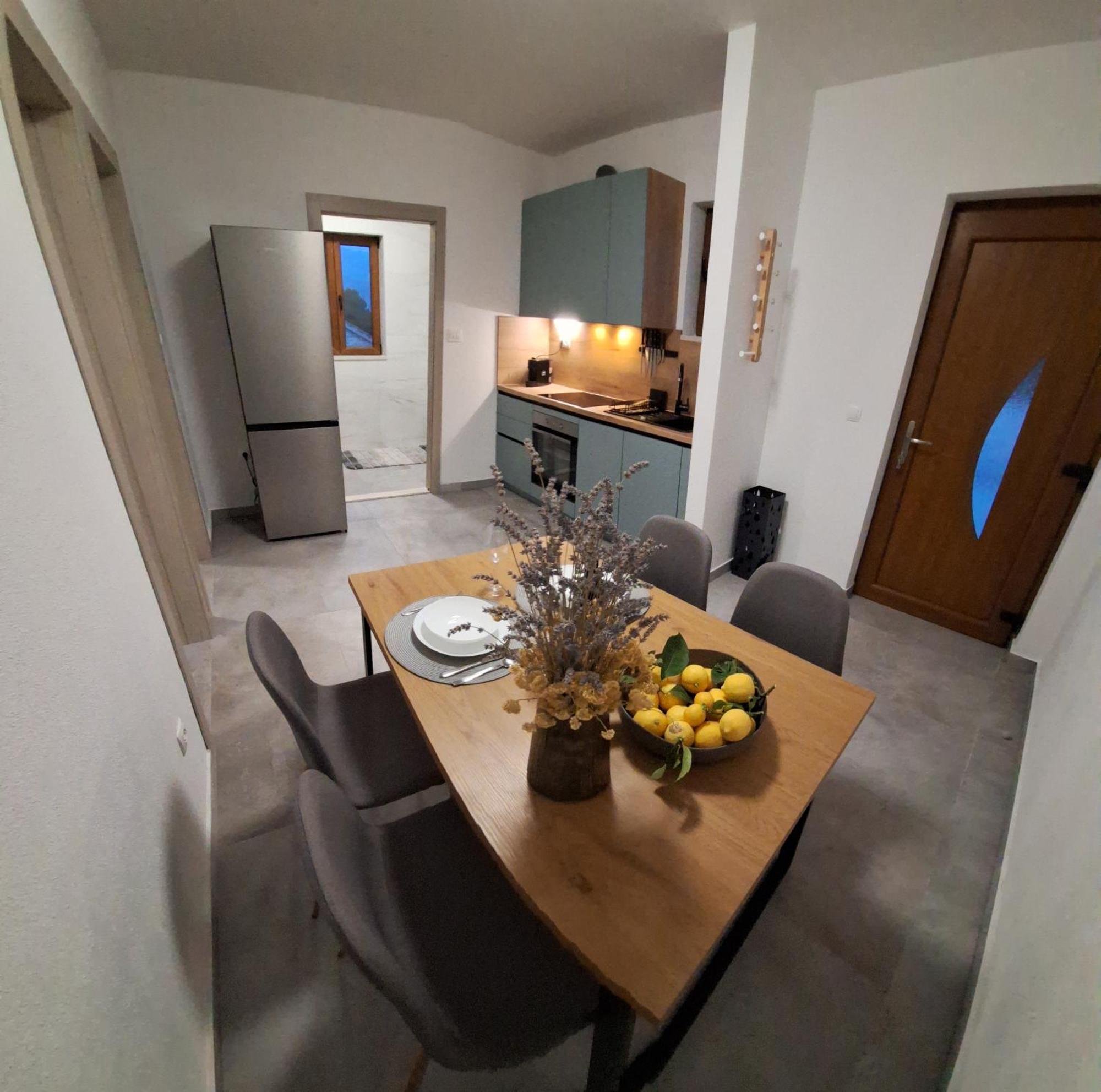 Villa Uzanca Splitska Bagian luar foto